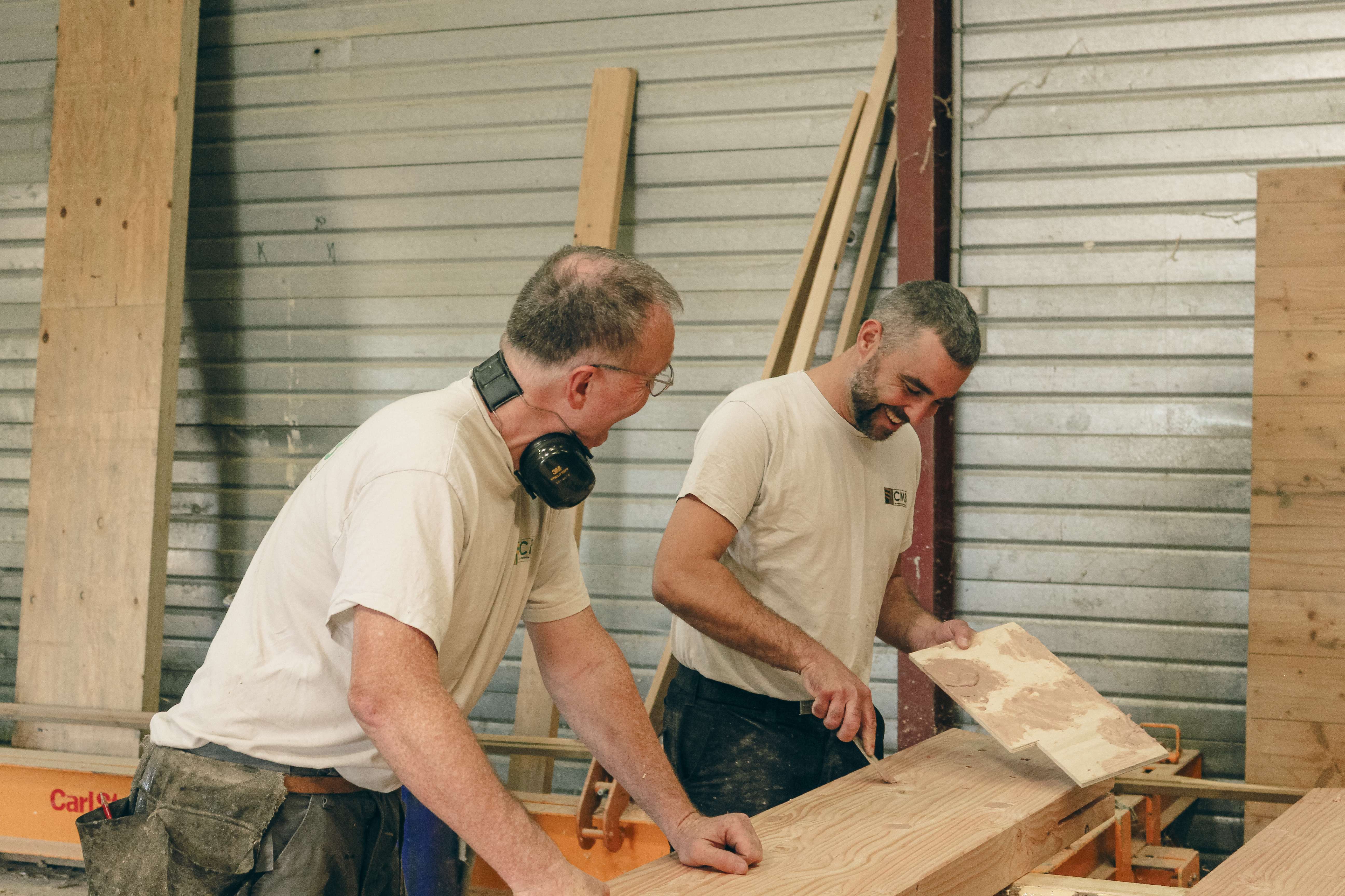 ouvriers entreprise CMB bois